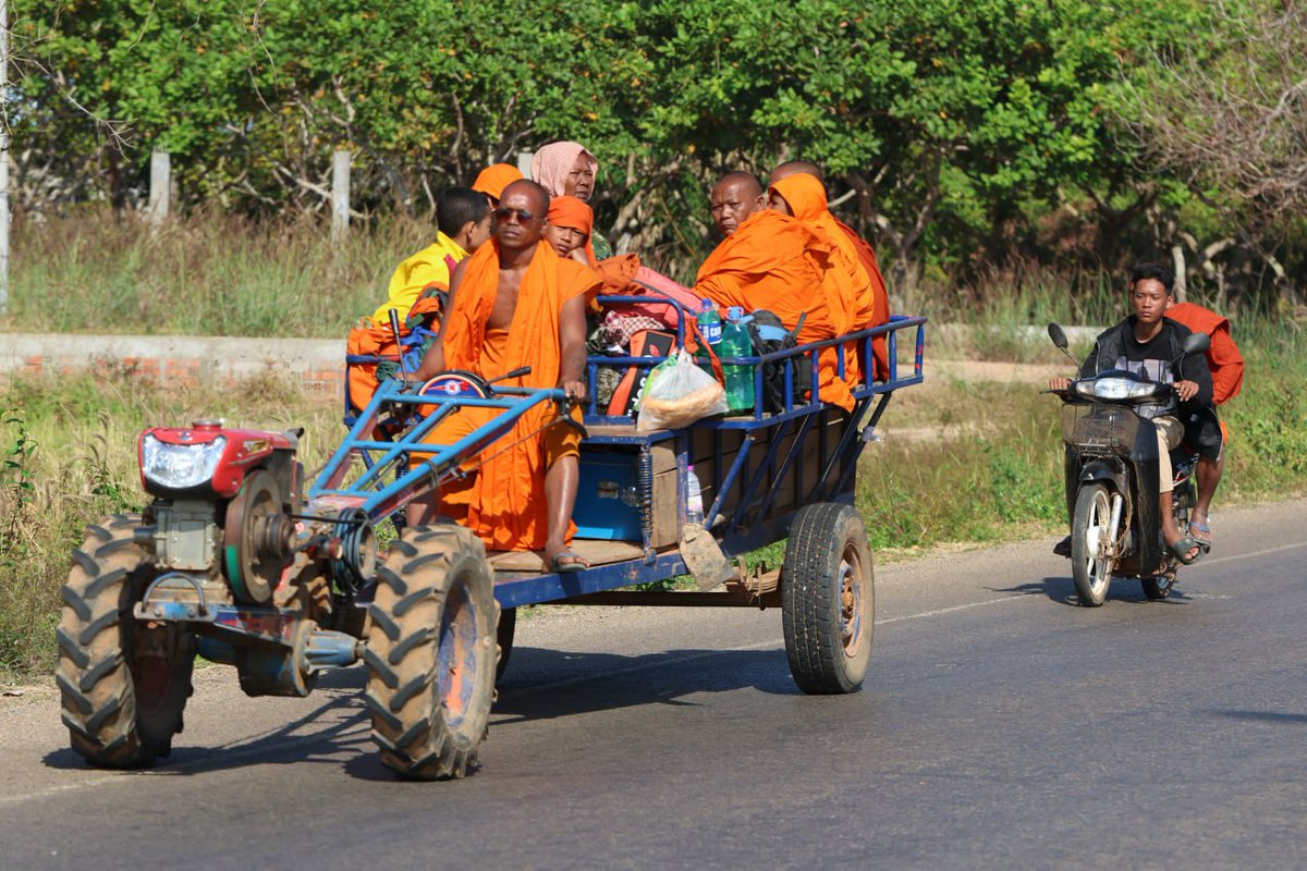 As of 11:00 a.m. on 9 December 2025, due to the Thai military’s attacks on Cambodian forces and civilians, residents in Preah Vihear, Oddar Meanchey, Banteay Meanchey, and Pursat provinces have fled the assaults and moved to safe zones. The total number of displaced people is 16,568 families, equivalent to 54,550 individuals.
