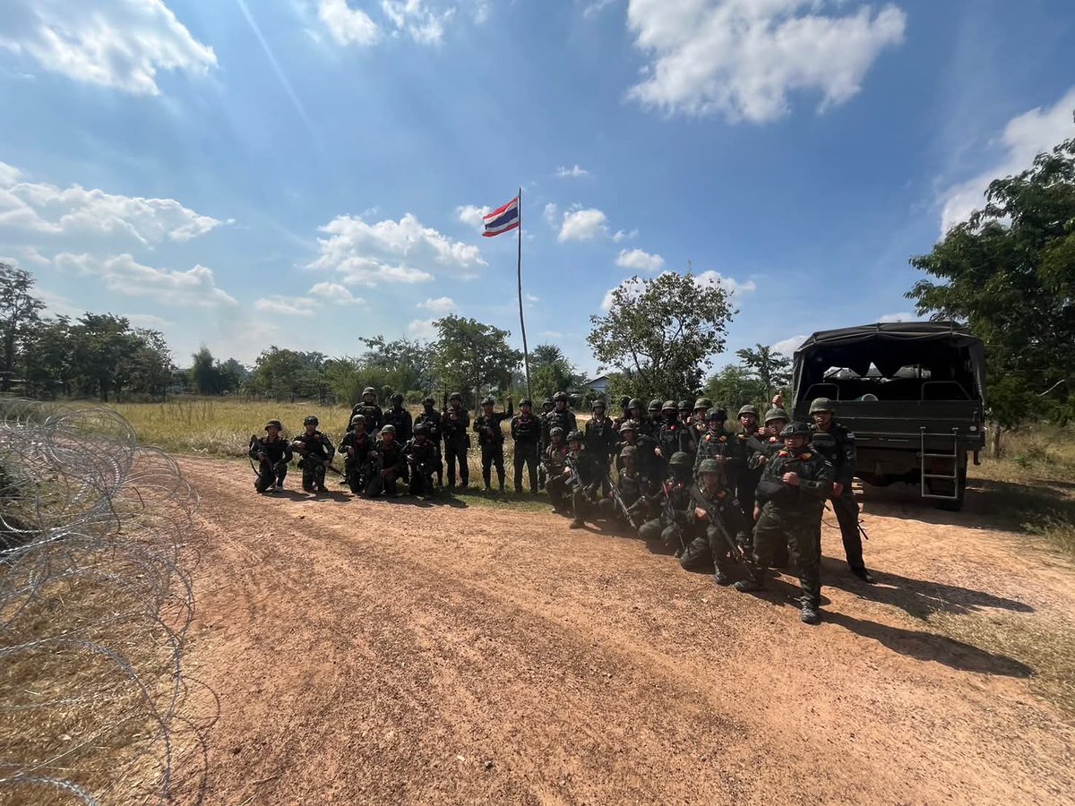 Thailand's First Army Region Operations Center reported that on December 9 at 4:00 PM, the 11th Special Task Force successfully regained partial control of areas around Ban Khlong Phaeng in Ta Phraya District, Sa Kaeo Province. Barbed wire defenses have been established along the controlled perimeter. Thai forces raised the national flag on sovereign Thai territory that had been occupied by Cambodia, successfully reclaiming the land
